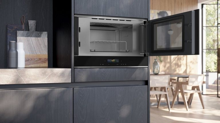 Siemens iQ700 Built-in Microwave with Grill BE732R1B1