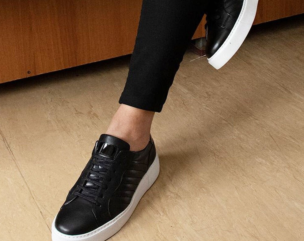 Lizzio - Black Stitch Leather Sneakers