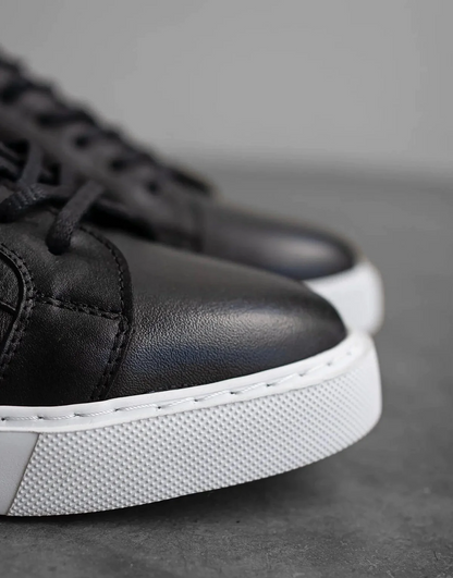 Fade Iconic Black/White Sneakers